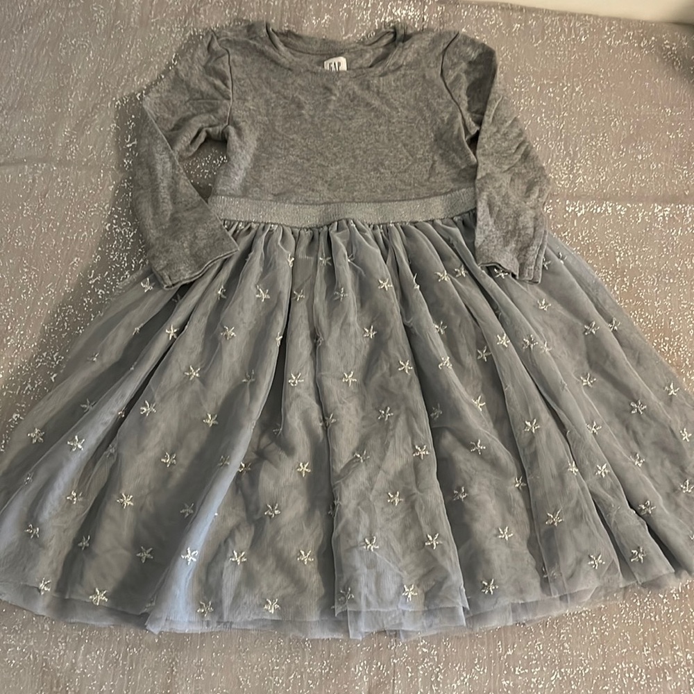 Gap Kids Girl Dress Size 6 Gray Color.